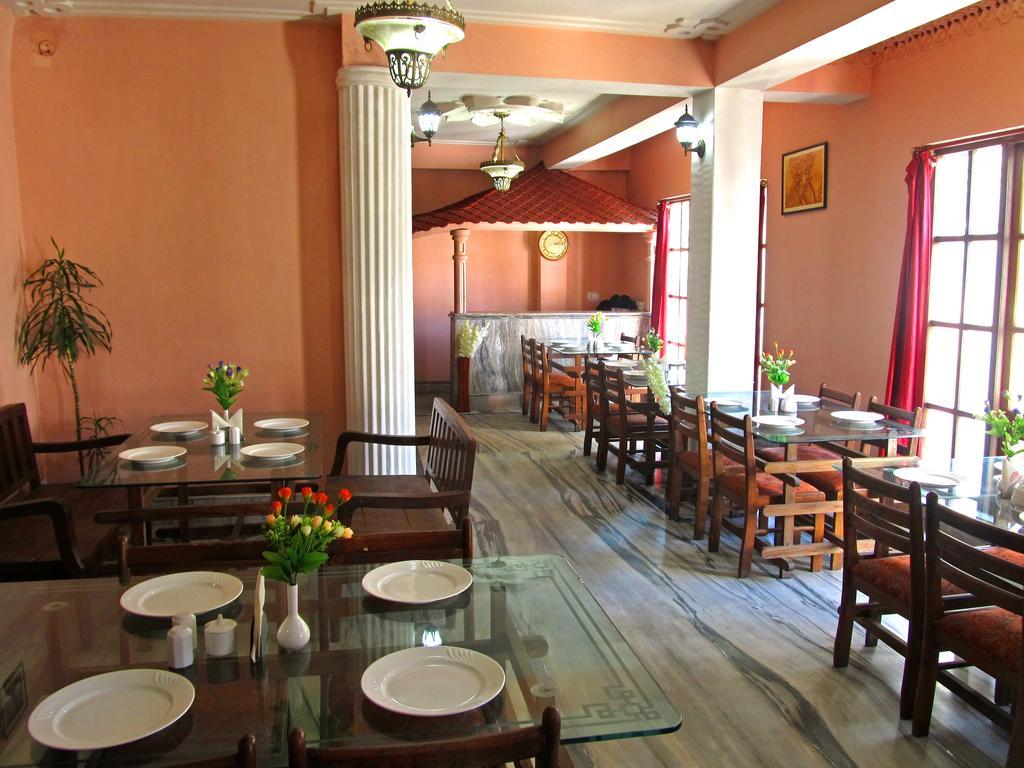 Hotel Alpine Crest Гангток Экстерьер фото
