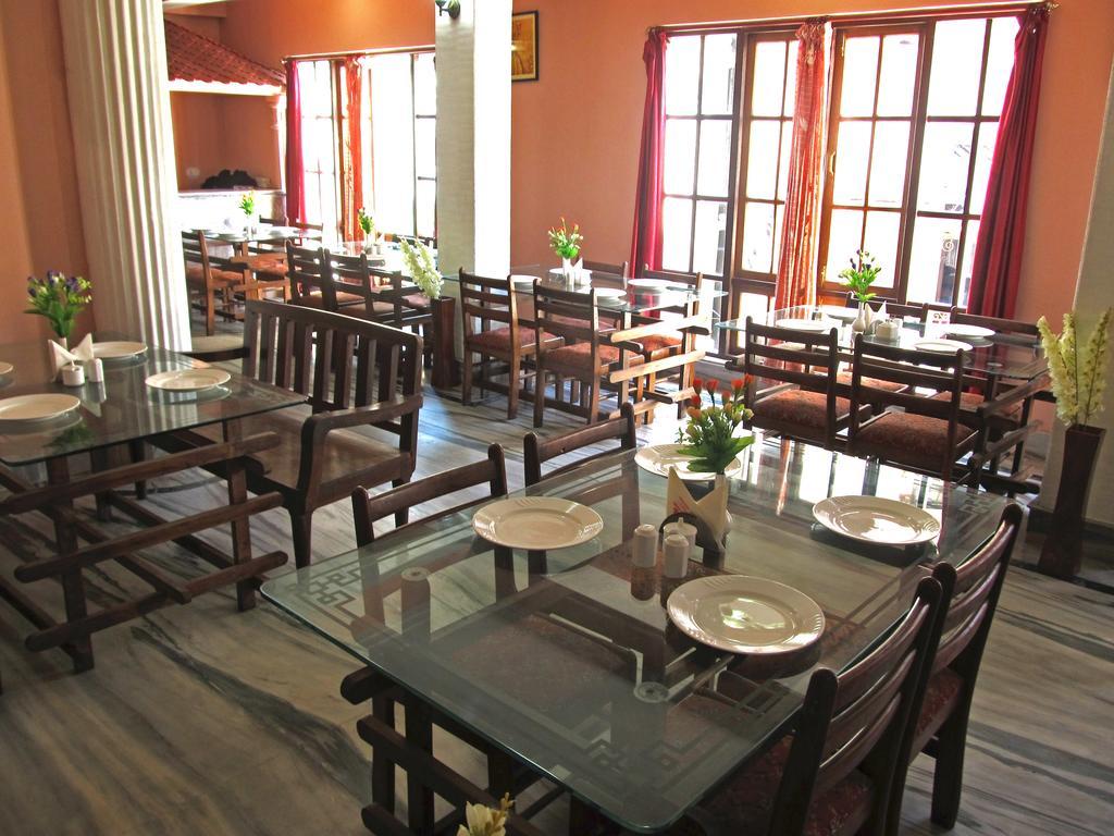 Hotel Alpine Crest Гангток Экстерьер фото